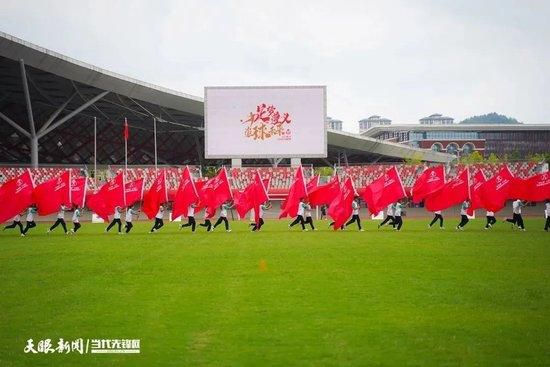 万唯影业战略合作伙伴华夏电影发行有限责任公司常务副总经理黄群飞则认为：;《黄金甲》会填补中国科幻电影市场的空缺，希望这部电影能让全世界都知道中国人有多了不起